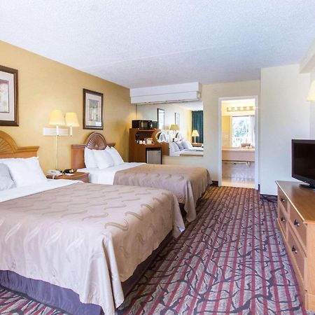 Rodeway Inn Central Clearwater Beach Exterior photo