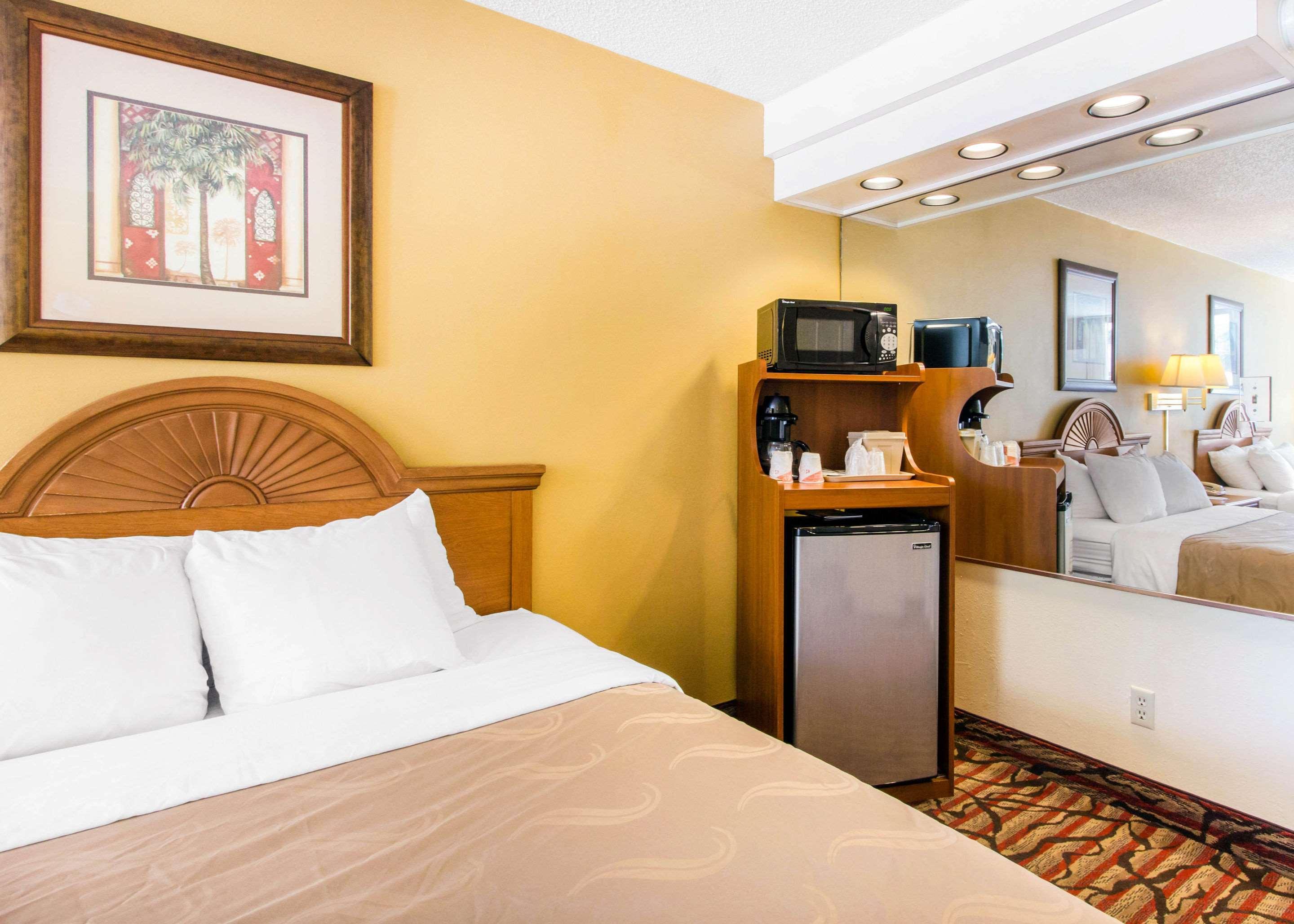 Rodeway Inn Central Clearwater Beach Exterior photo