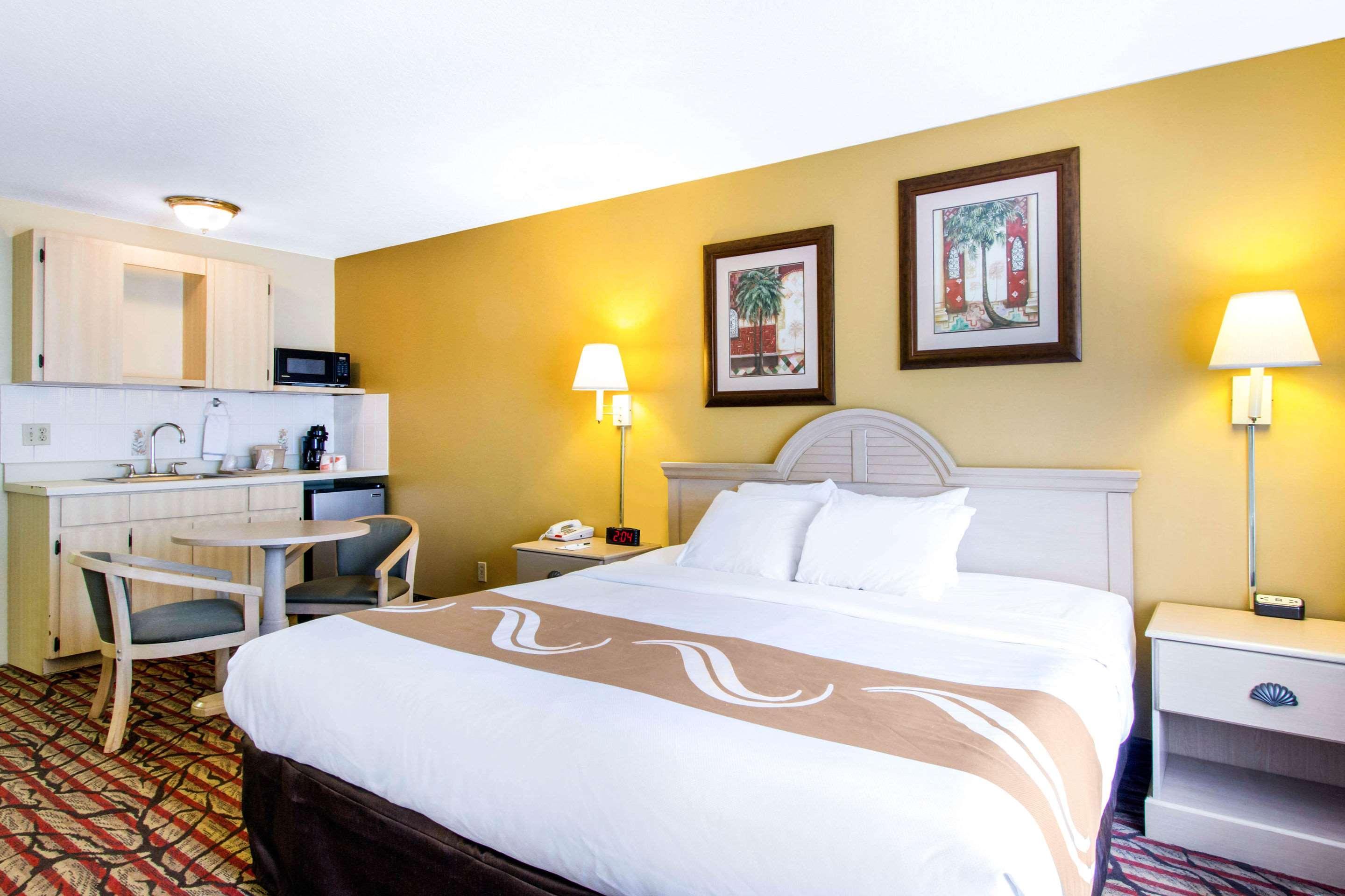 Rodeway Inn Central Clearwater Beach Exterior photo