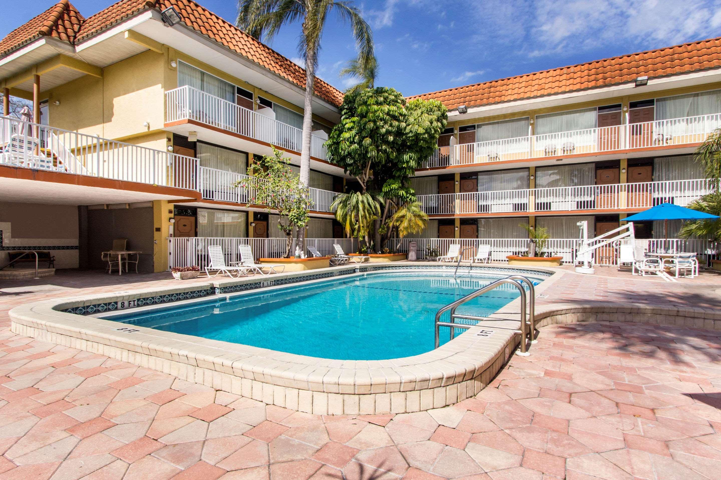 Rodeway Inn Central Clearwater Beach Exterior photo